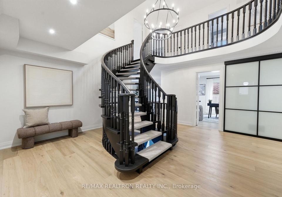 653-exceller-circle-newmarket-ontario-n13682486