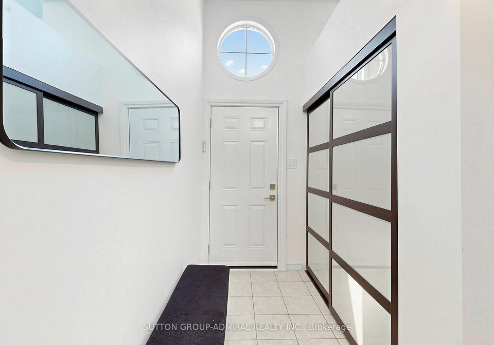 52-brandy-lane-way-newmarket-ontario-n13684636