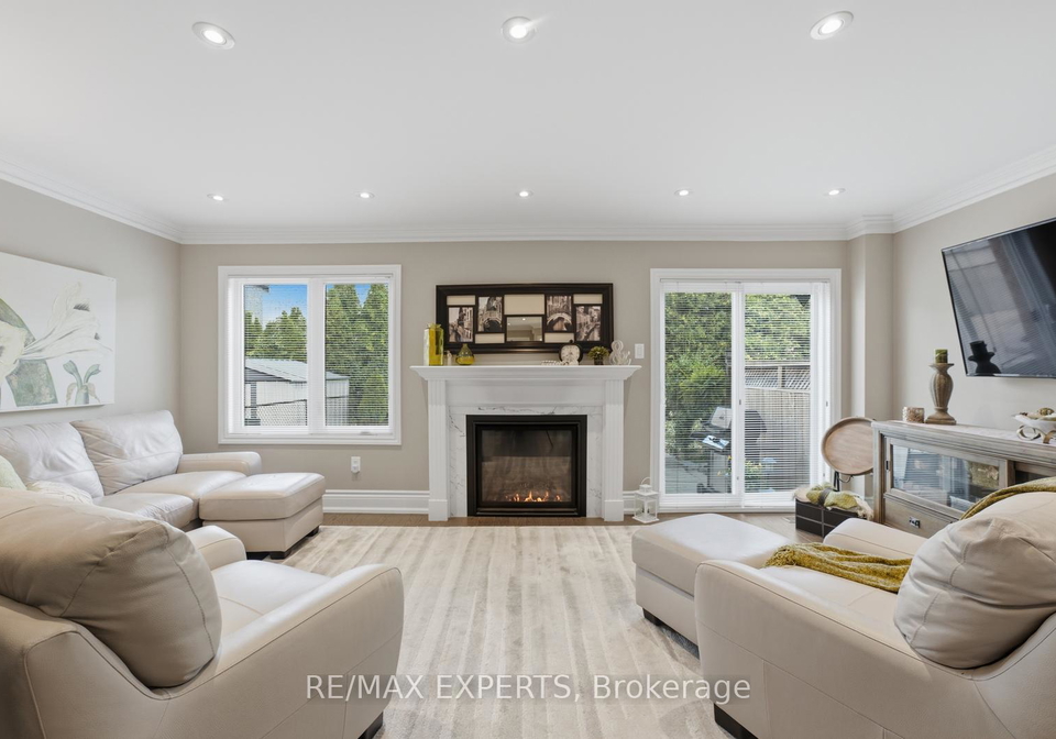 104-pinedale-gate-vaughan-ontario-n13685356