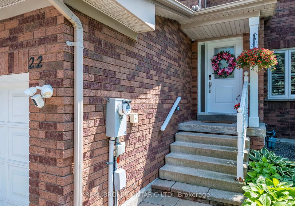 22-october-lane-aurora-ontario-n13685772