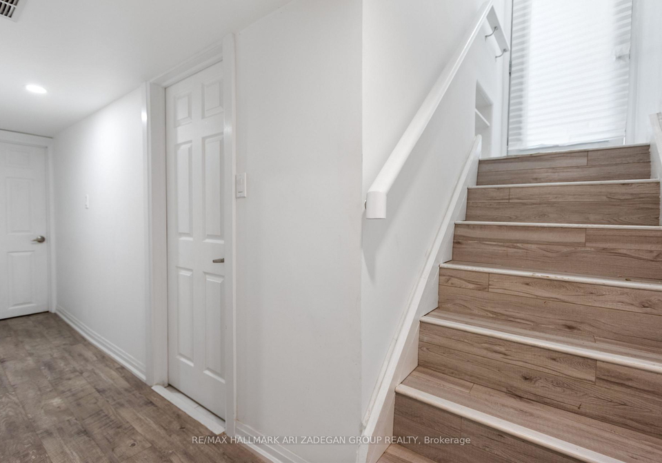 149-septonne-avenue-newmarket-ontario-n13686518