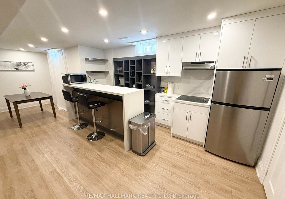 7-charing-crescent-aurora-ontario-n13687738