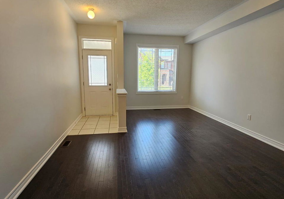 19-walter-english-drive-east-gwillimbury-ontario-n13688374