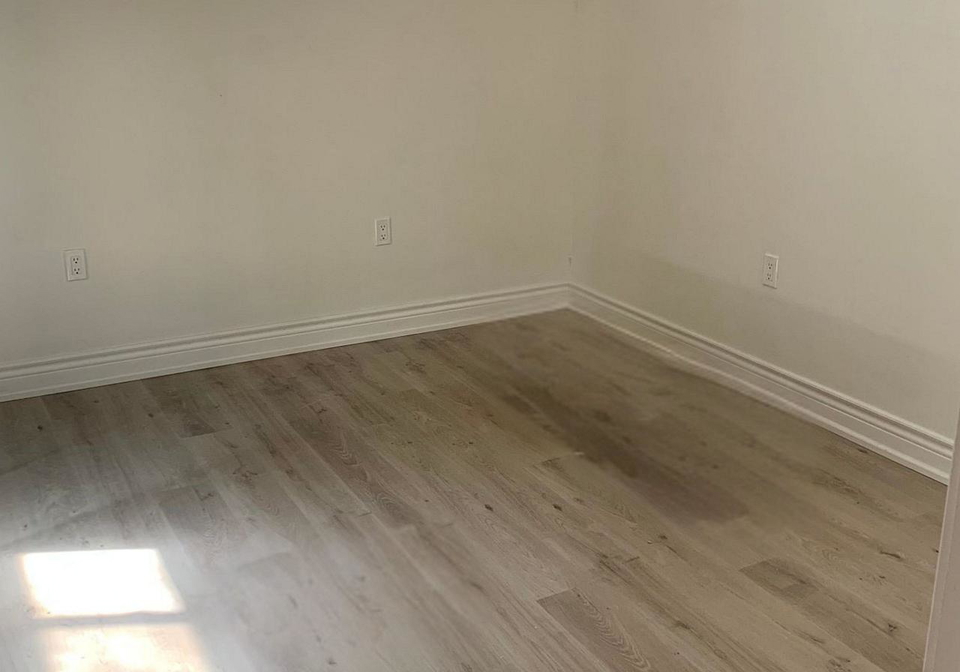 562-mulock-court-newmarket-ontario-n13688884