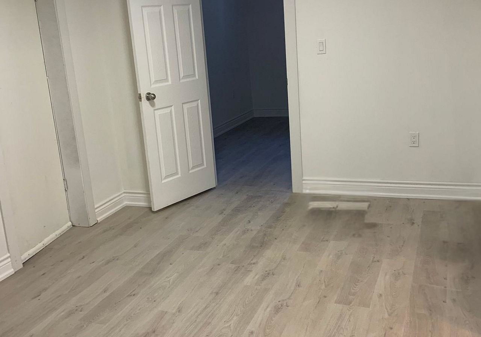 562-mulock-court-newmarket-ontario-n13688884