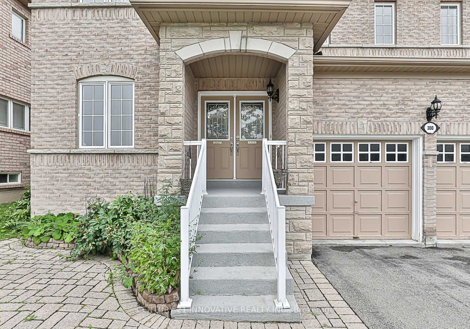 300-woodspring-avenue-newmarket-ontario-n13689062