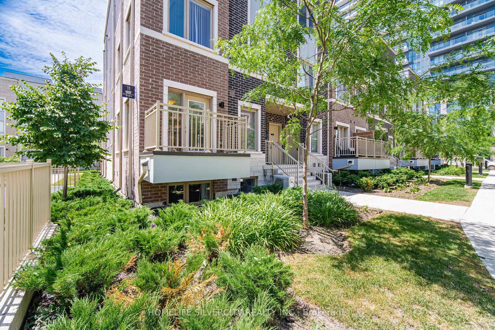 11-honeycrisp-crescent-vaughan-ontario-n13689440
