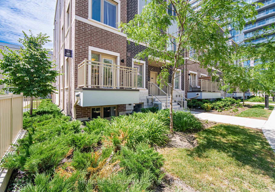 11-honeycrisp-crescent-vaughan-ontario-n13689440