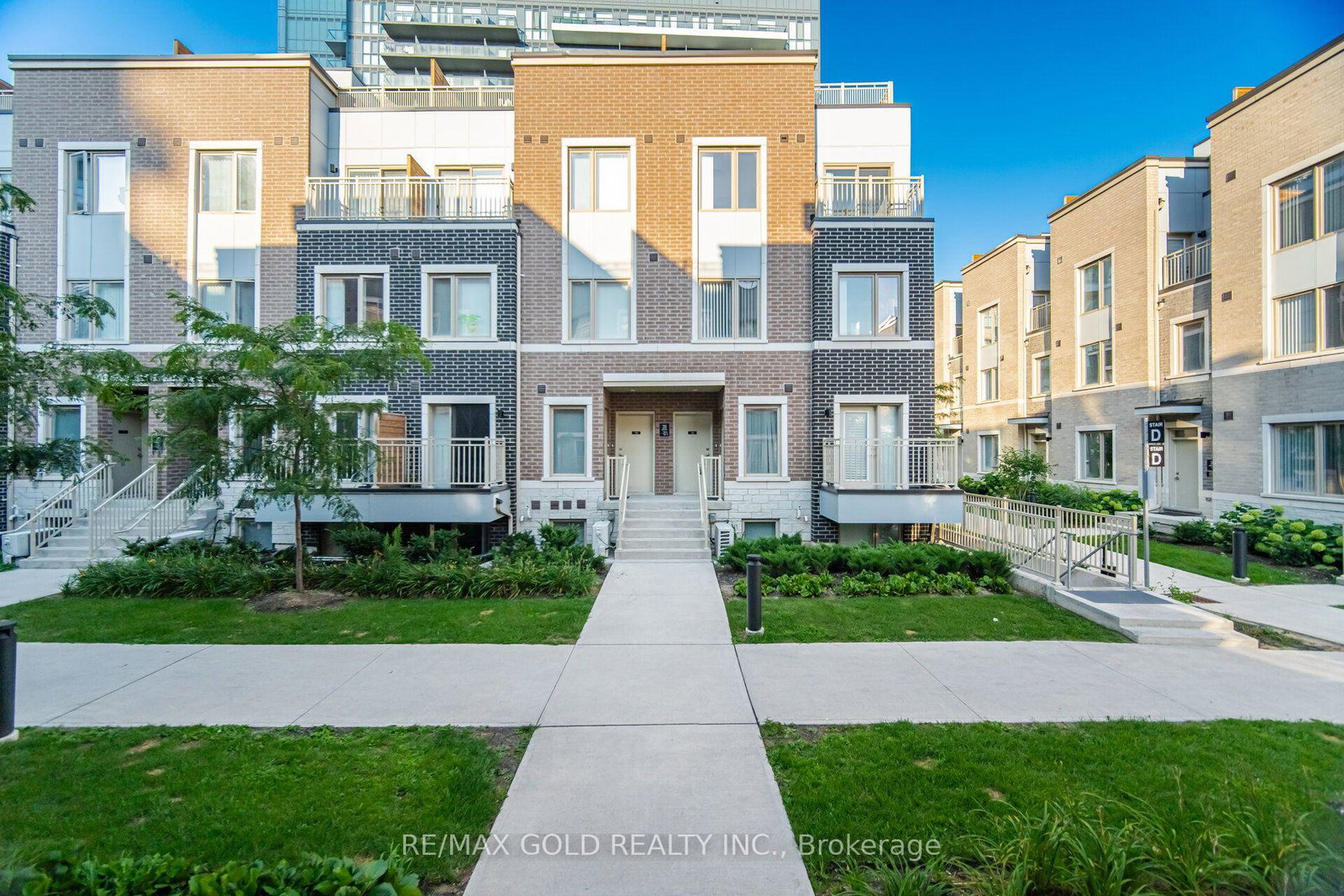 39-honeycrisp-crescent-vaughan-ontario-n13693486