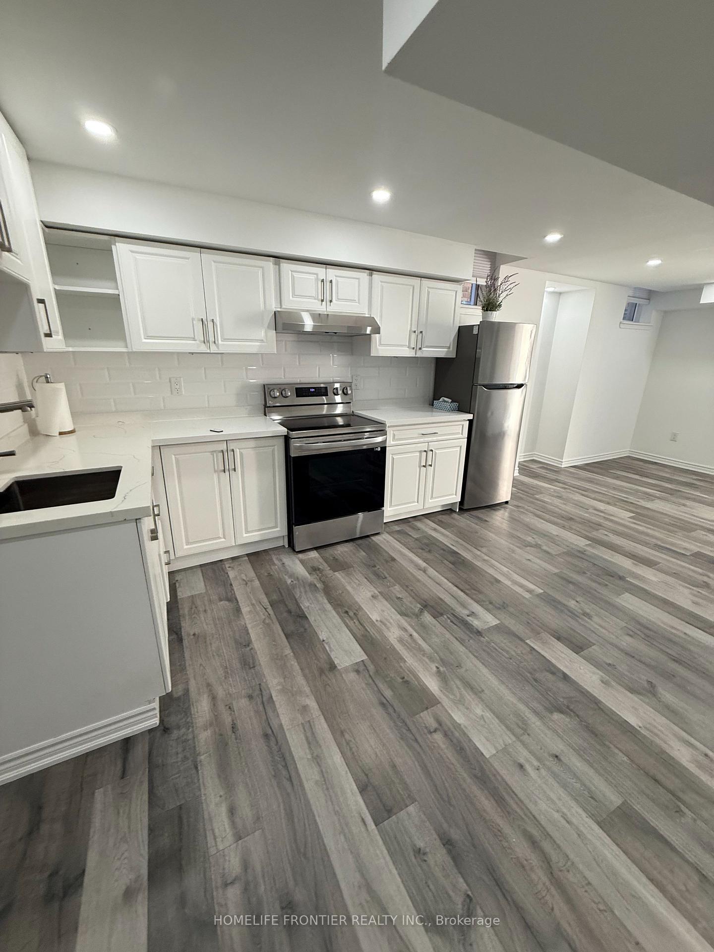 586-sweetwater-crescent-newmarket-ontario-n13693886
