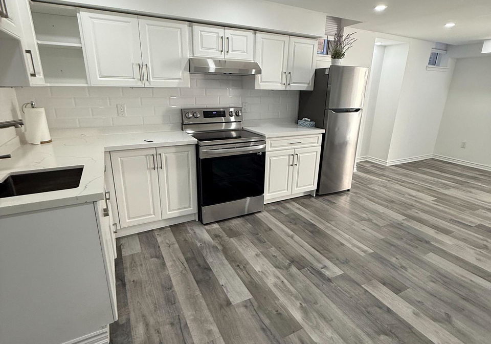 586-sweetwater-crescent-newmarket-ontario-n13693886