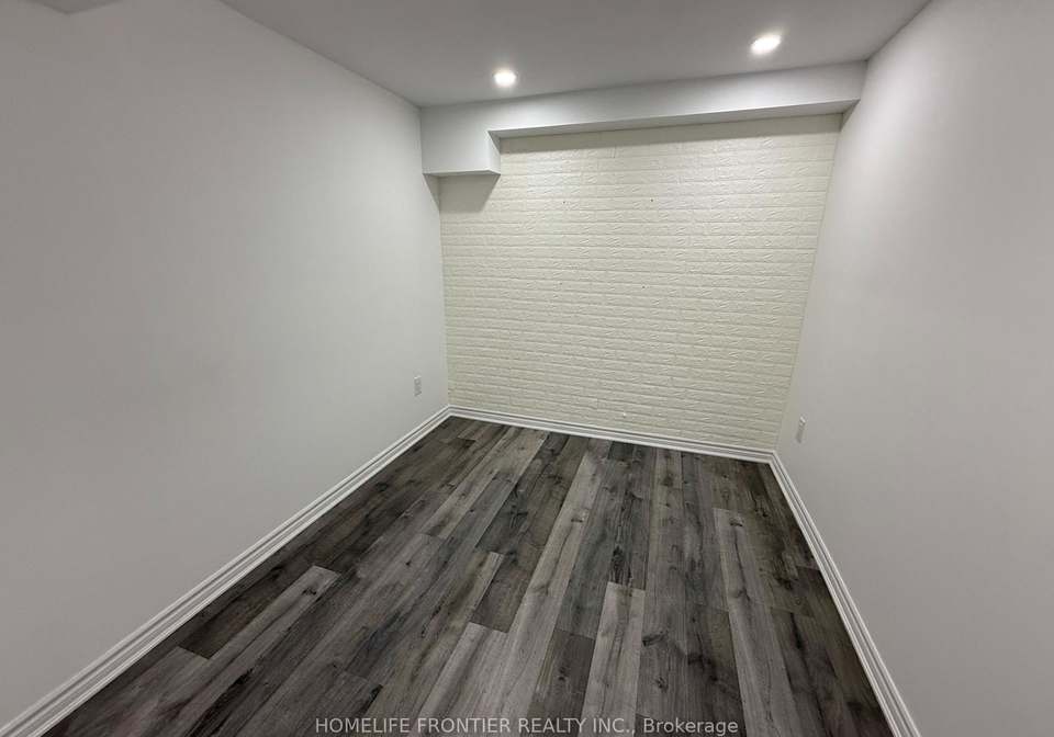 586-sweetwater-crescent-newmarket-ontario-n13693886