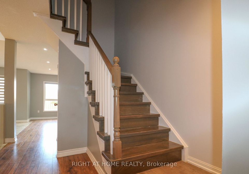 497-ainsworth-drive-e-newmarket-ontario-n13695156