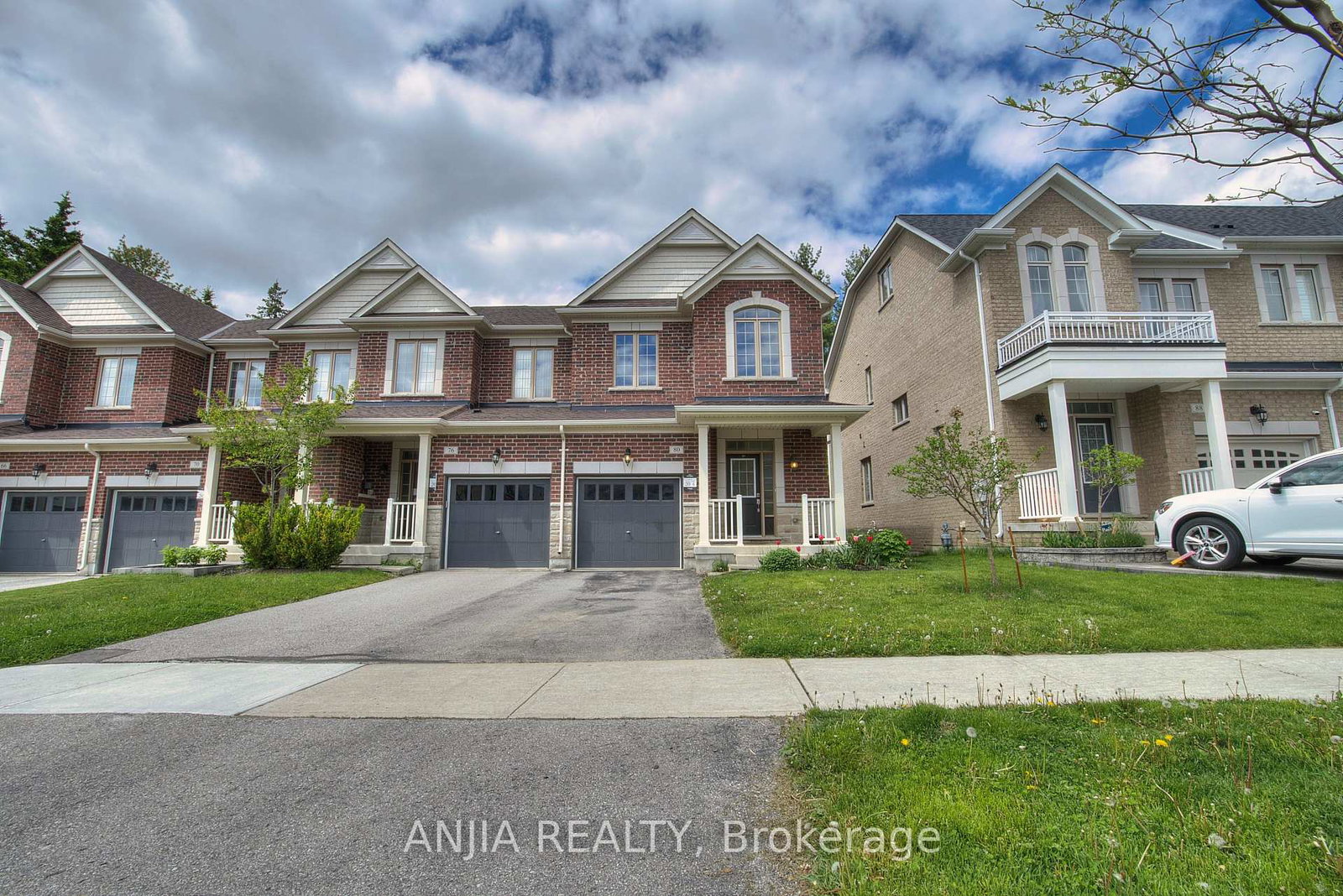 80-radial-drive-e-aurora-ontario-n13695414
