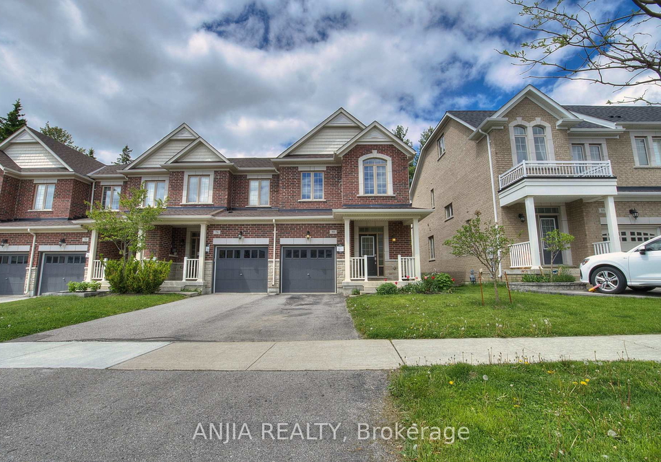 80-radial-drive-e-aurora-ontario-n13695414