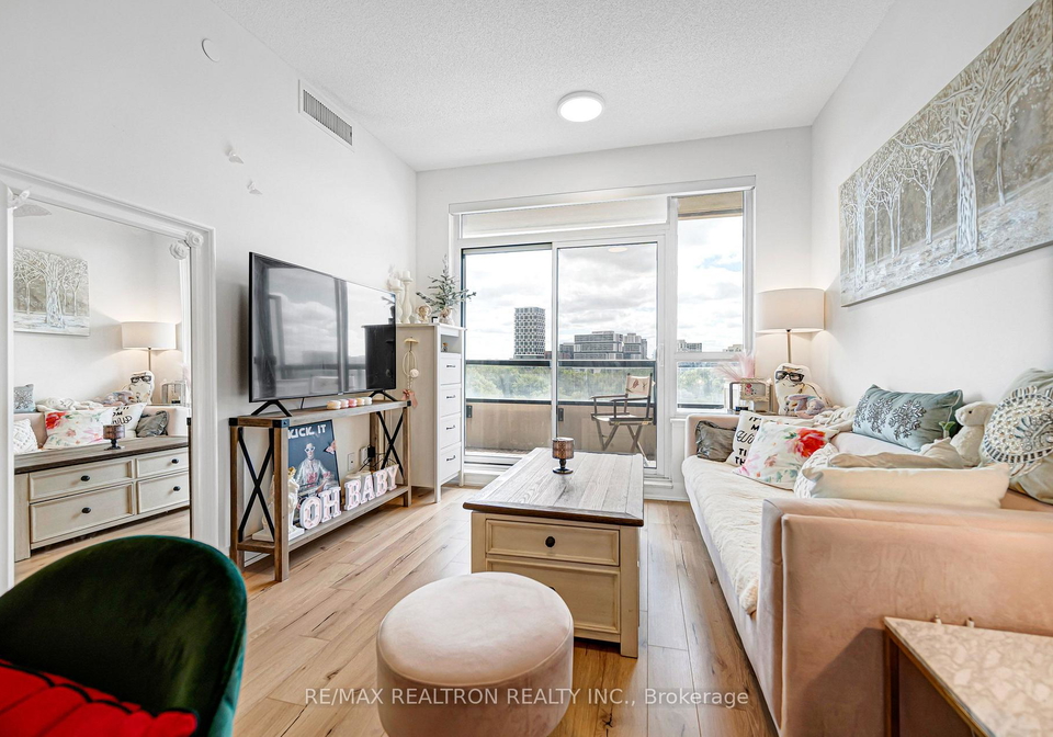 15-water-walk-drive-markham-ontario-n13695914