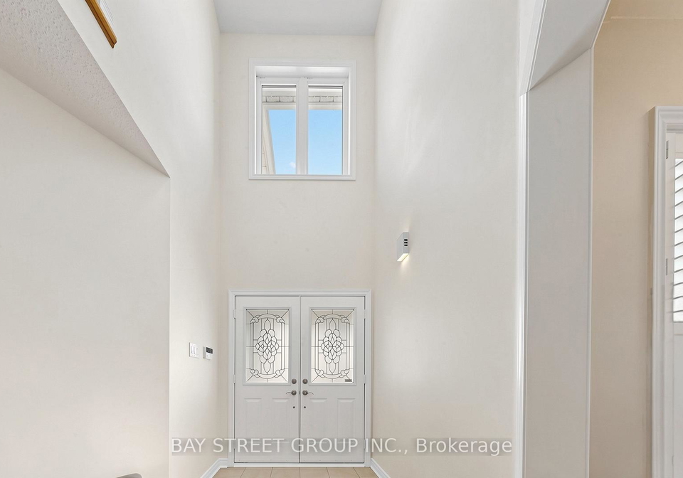37-bayswater-avenue-richmond-hill-ontario-n13696616