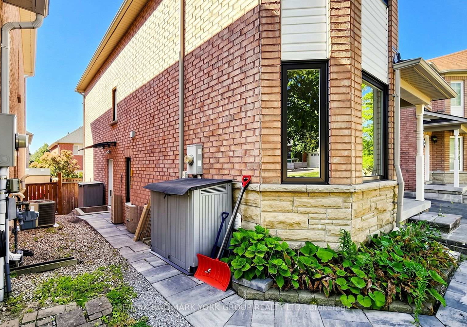 186-wainscot-avenue-newmarket-ontario-n13696820