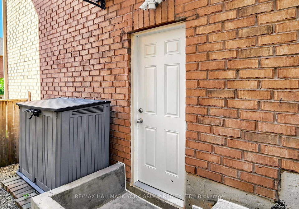 186-wainscot-avenue-newmarket-ontario-n13696820