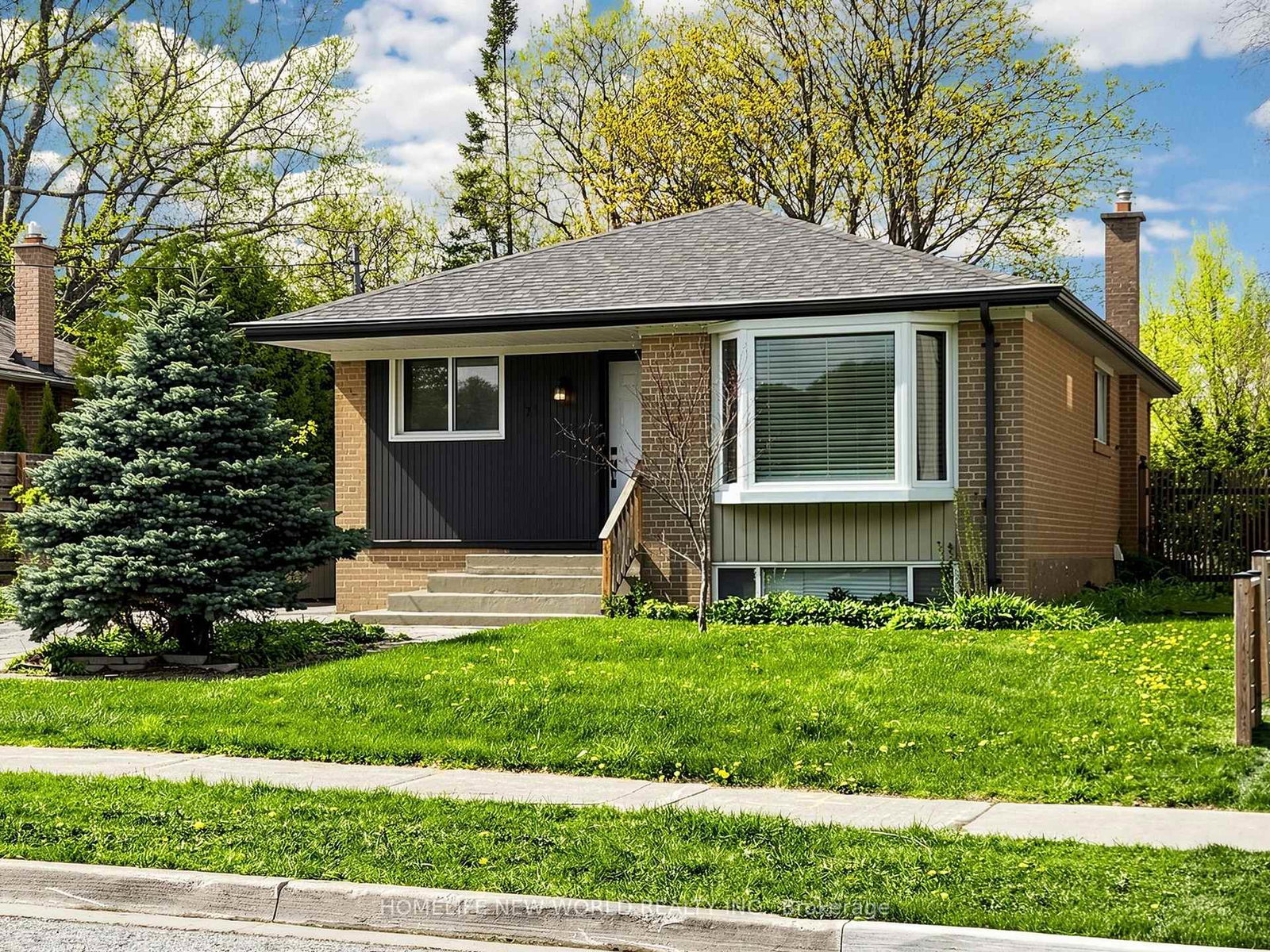 74-child-drive-aurora-ontario-n13698994