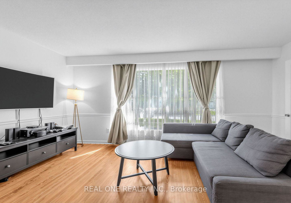 10-devins-drive-aurora-ontario-n13700902