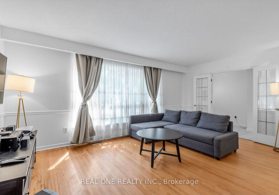 10-devins-drive-aurora-ontario-n13700902