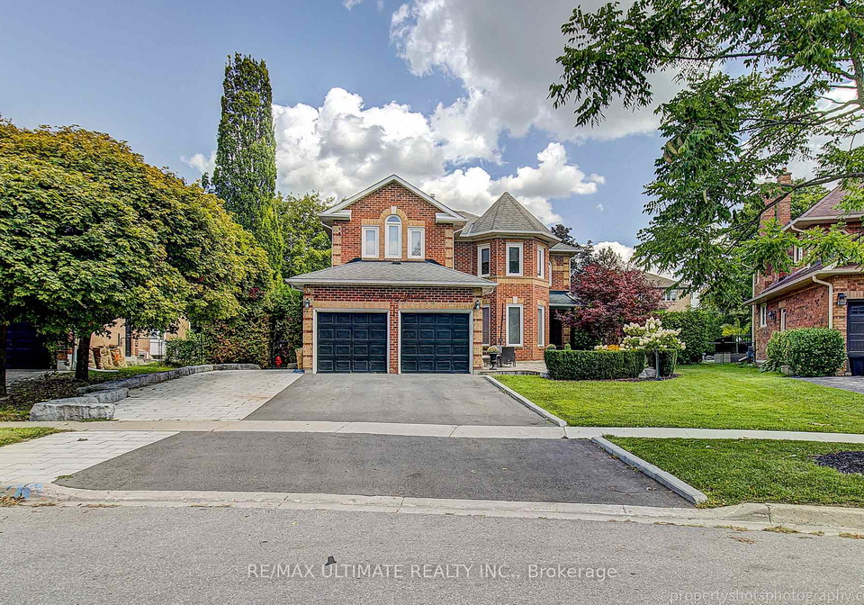 351-fairway-gardens-newmarket-ontario-n13702574