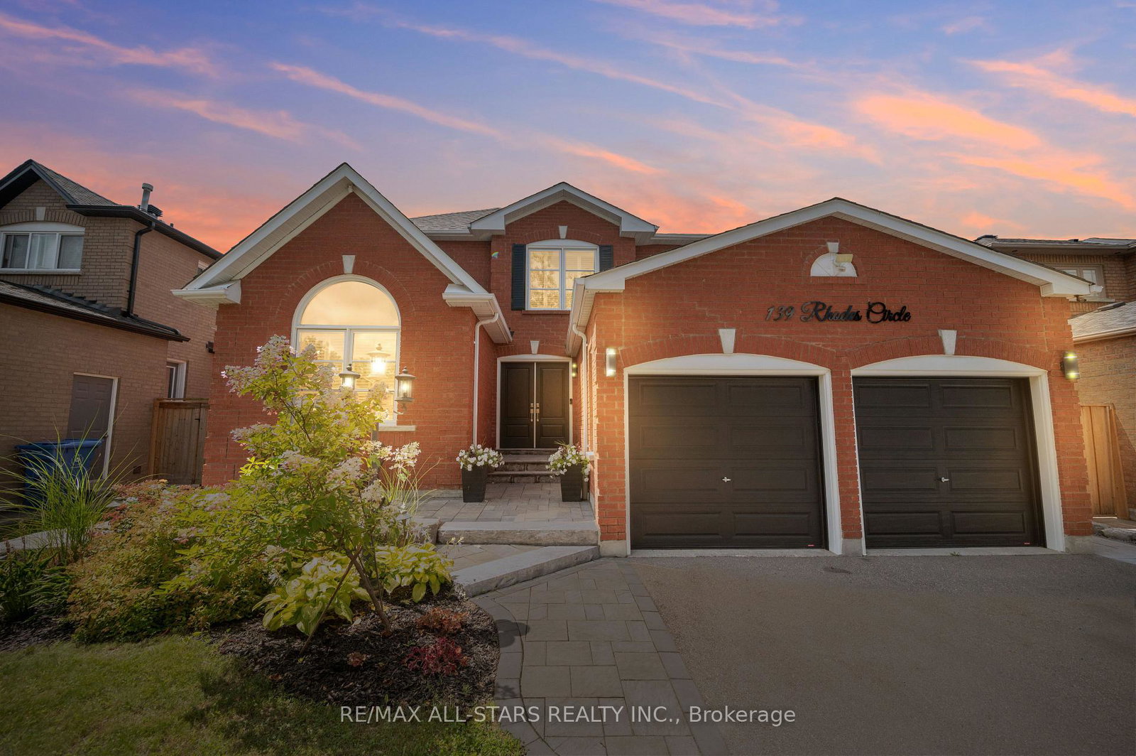 139-rhodes-circle-newmarket-ontario-n13702946