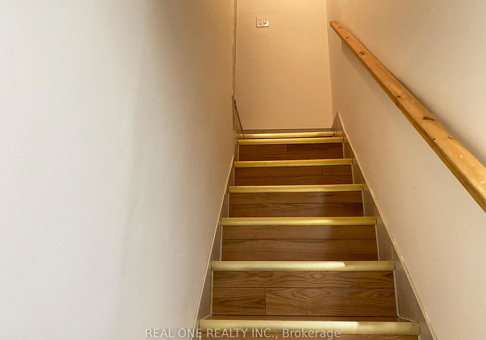 1-addison-street-richmond-hill-ontario-n13705084