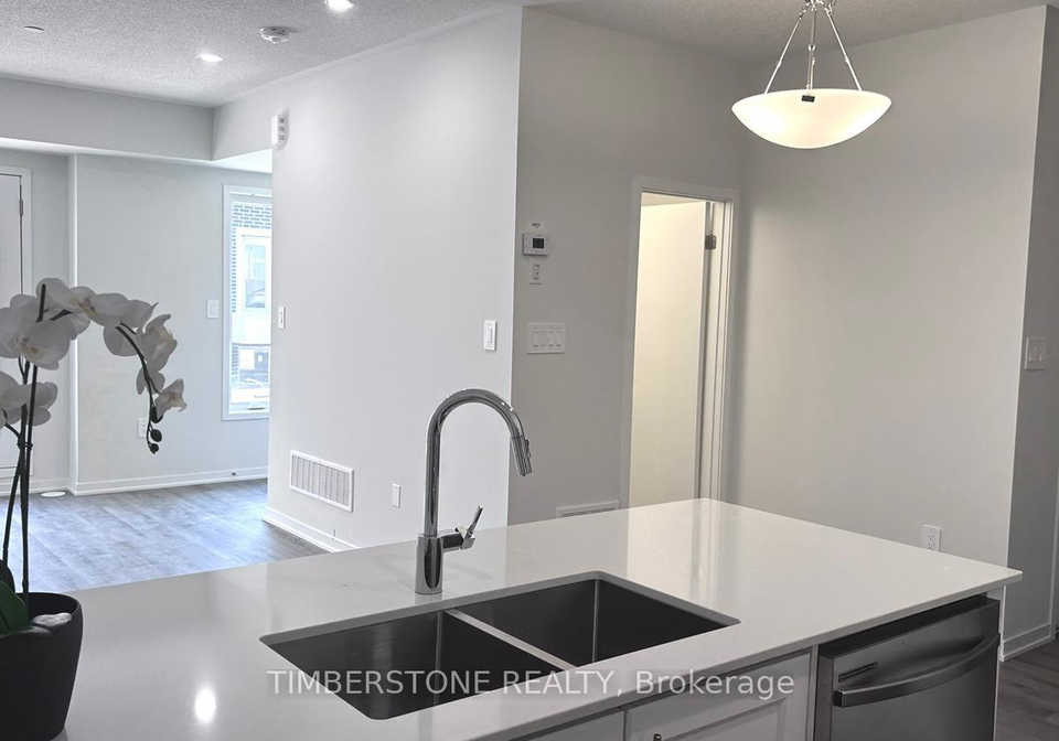 21-honeycrisp-crescent-vaughan-ontario-n13705404