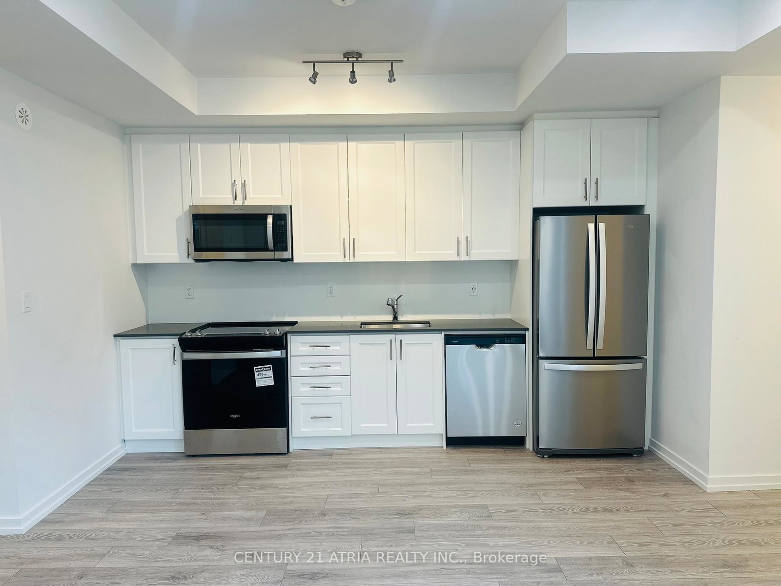 22-lytham-green-circle-newmarket-ontario-n13705556