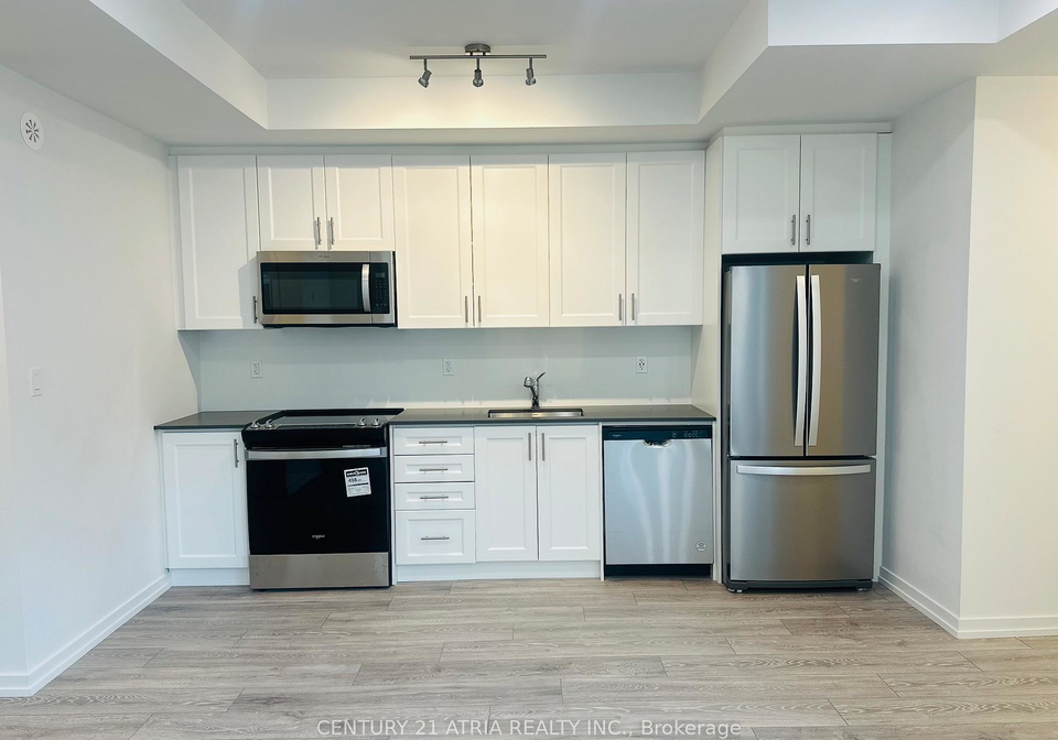 22-lytham-green-circle-newmarket-ontario-n13705556