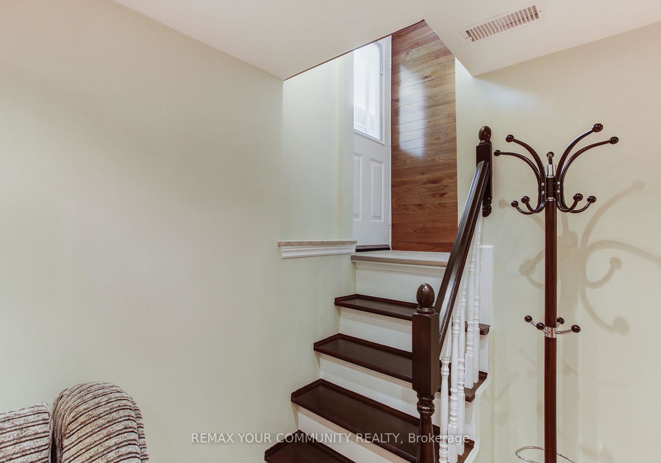 8-plaisance-road-richmond-hill-ontario-n13705748