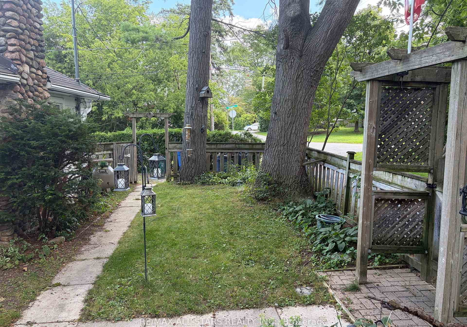 22b-thompson-drive-georgina-ontario-n13706232