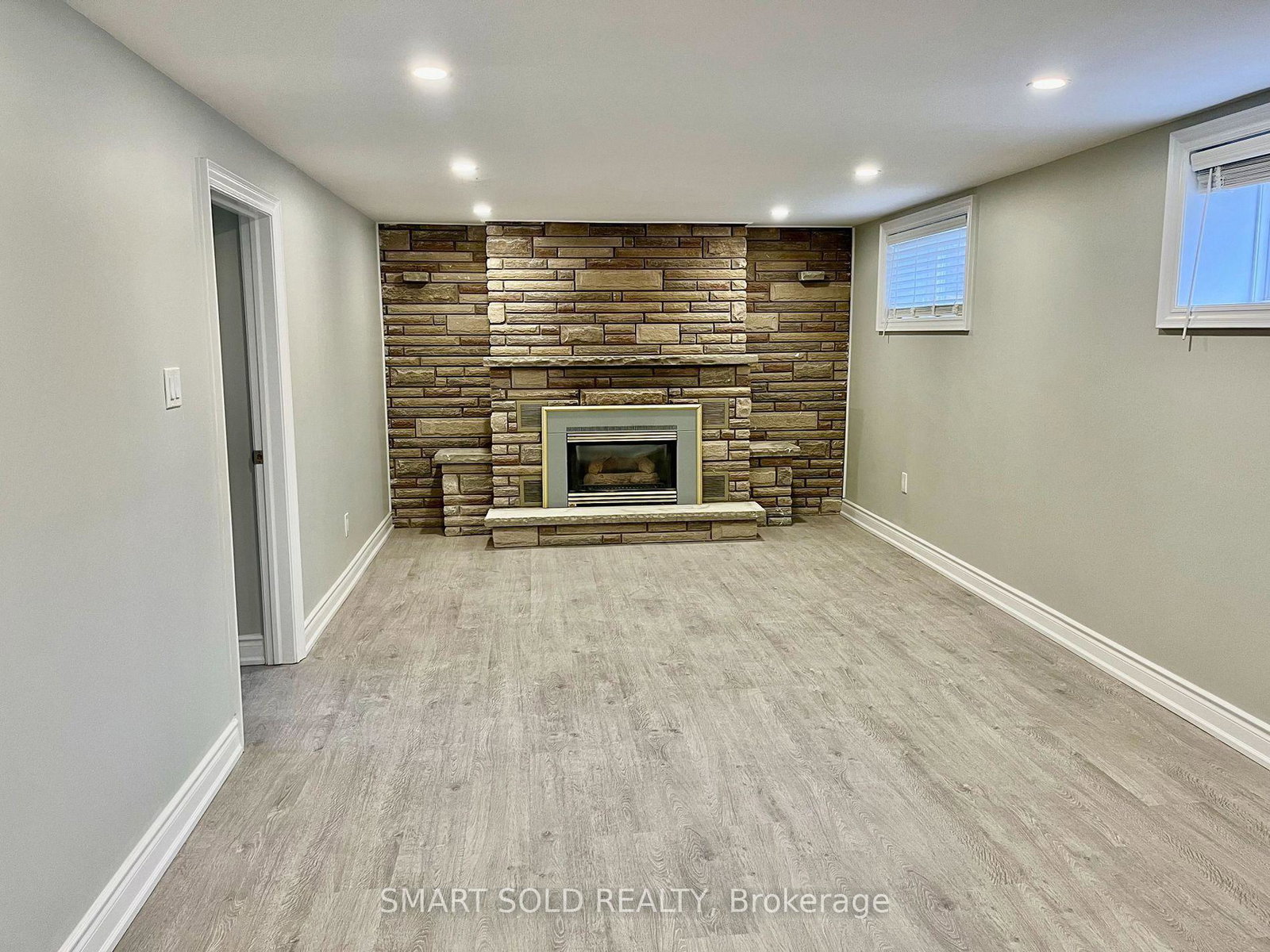 52-monkswood-crescent-newmarket-ontario-n13706504