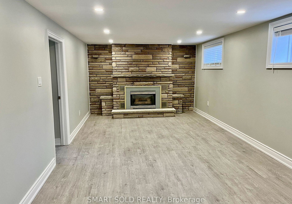 52-monkswood-crescent-newmarket-ontario-n13706504