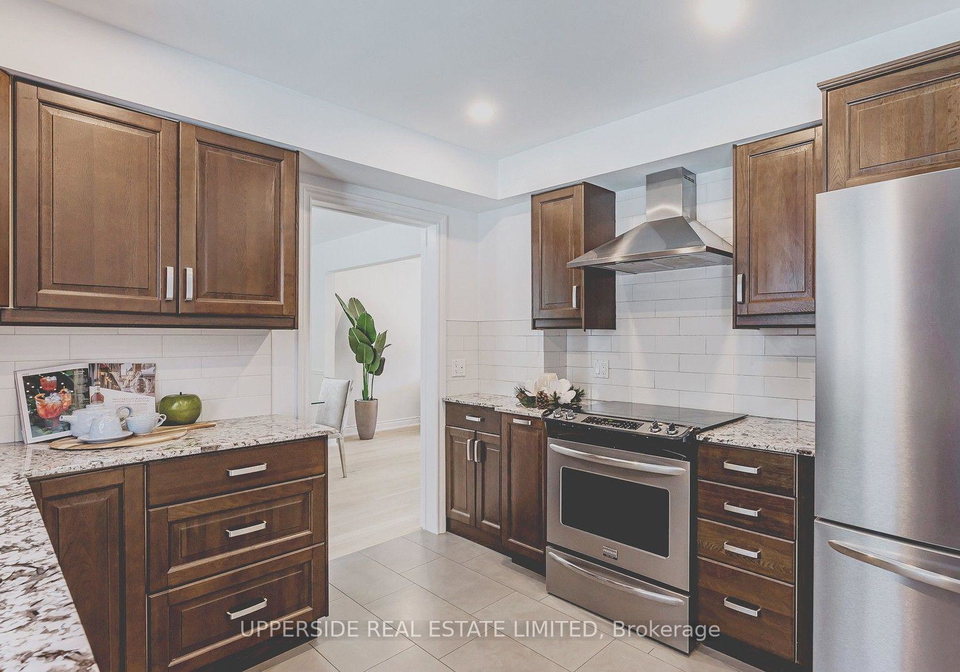 1055-easthill-court-newmarket-ontario-n13707322