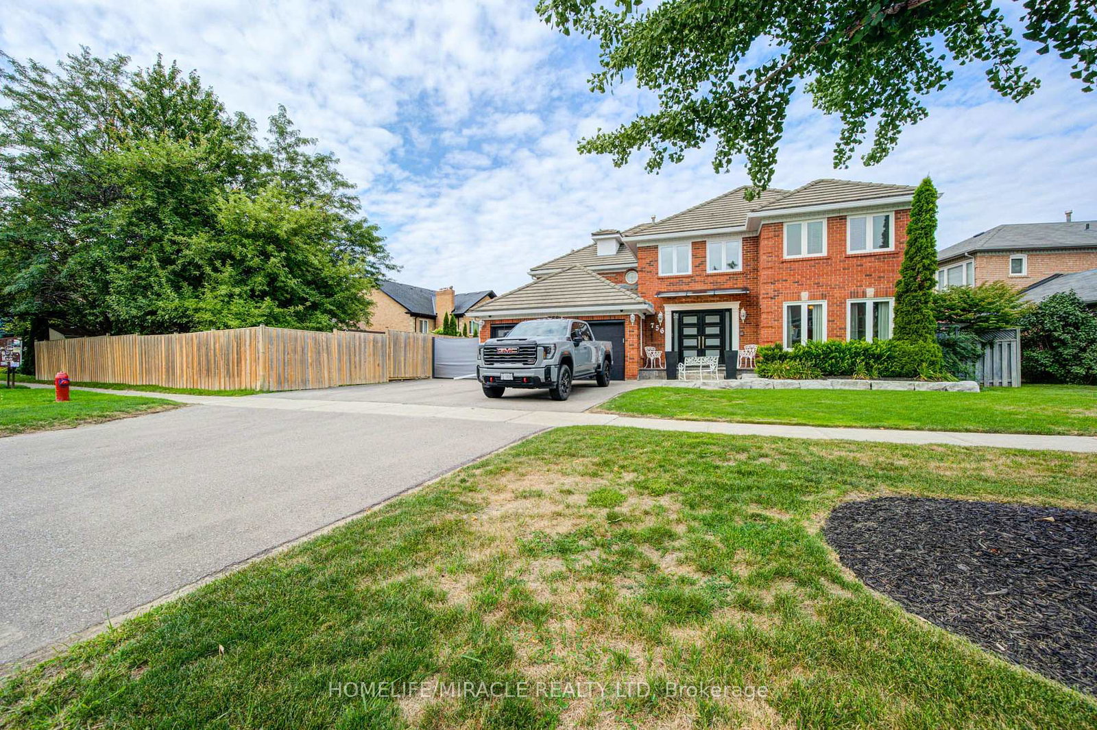 756-kingsmere-avenue-newmarket-ontario-n13708404