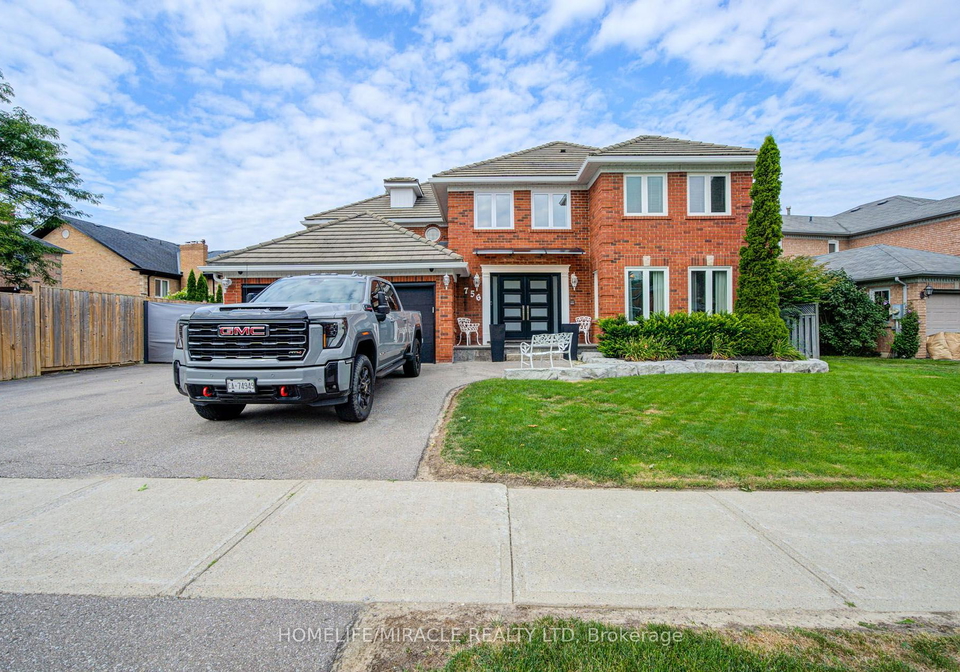 756-kingsmere-avenue-newmarket-ontario-n13708404