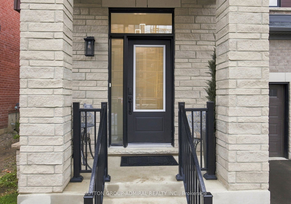 46-fish-drive-aurora-ontario-n13708492