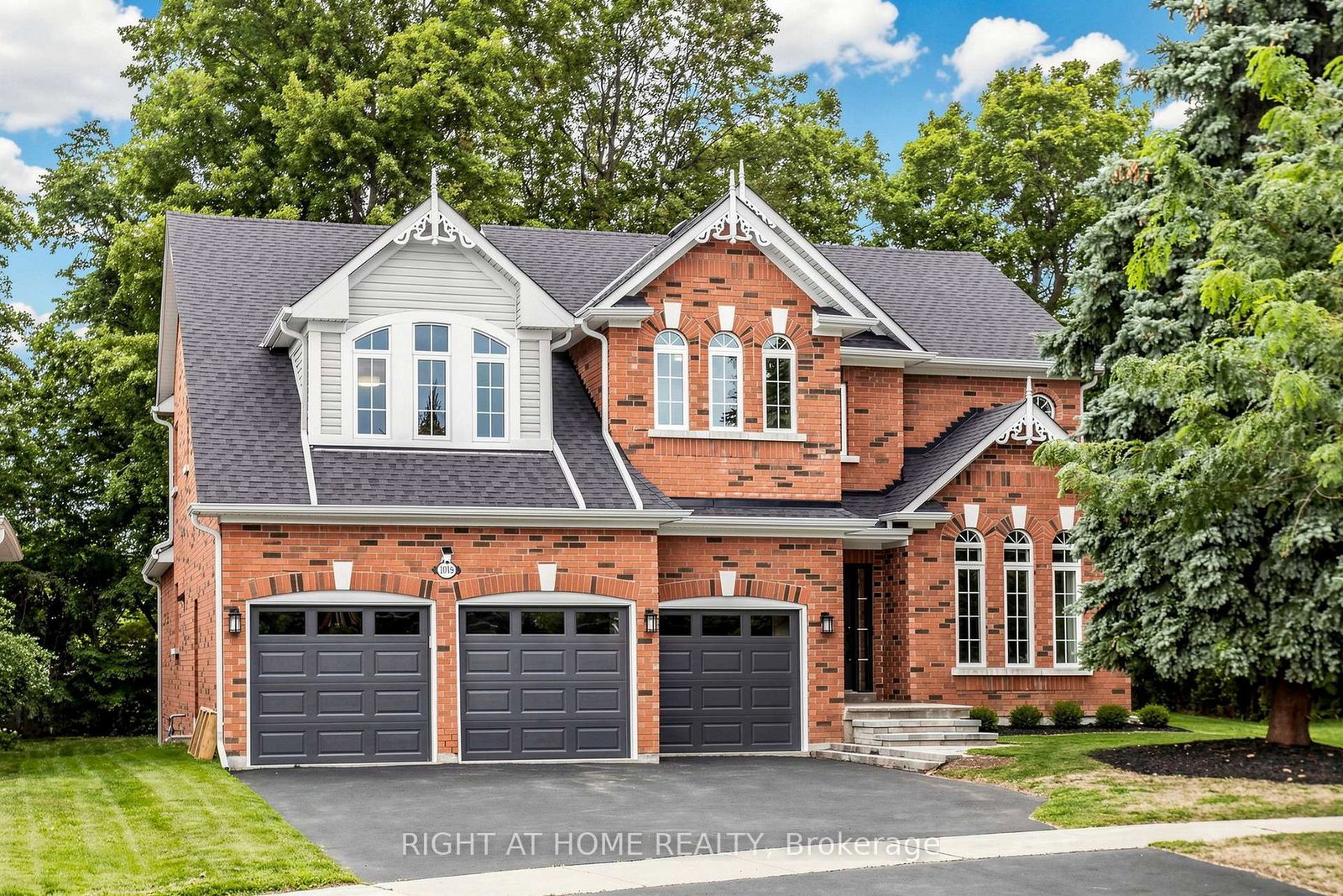1019-northern-prospect-crescent-newmarket-ontario-n13709394