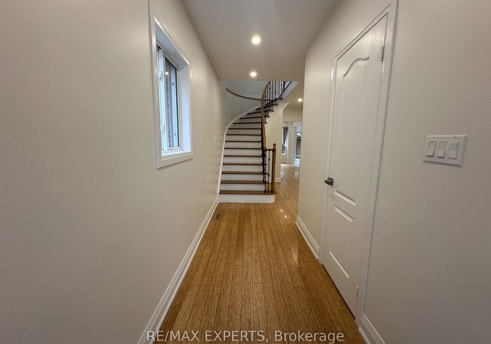 249-rushbrook-drive-newmarket-ontario-n13709444