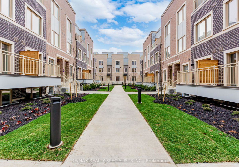 39-honeycrisp-crescent-vaughan-ontario-n13709486