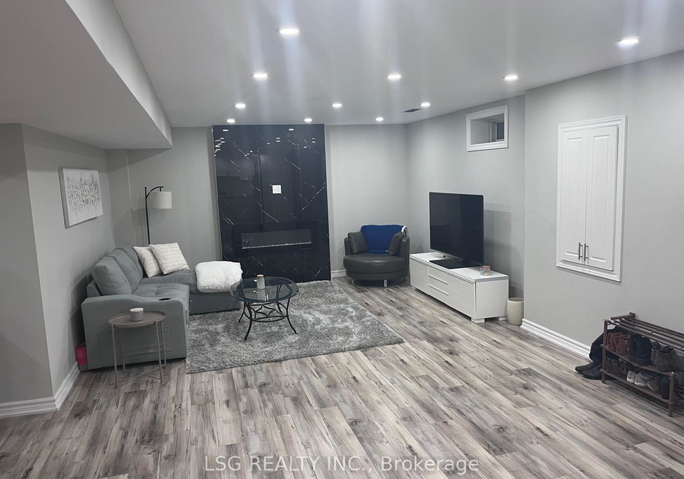 19-tesla-crescent-east-gwillimbury-ontario-n13710900