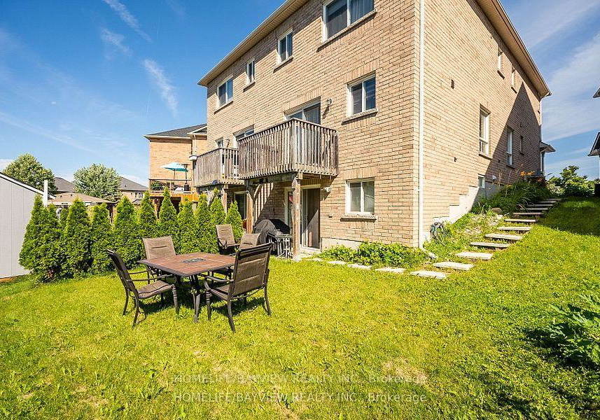 32-four-seasons-crescent-newmarket-ontario-n13711062