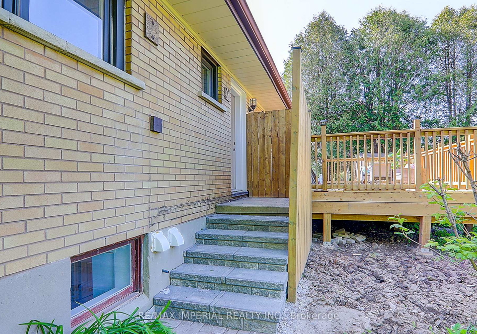 98-belfry-drive-newmarket-ontario-n13717072