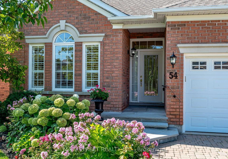 54-couples-gallery-whitchurch-stouffville-ontario-n13719040