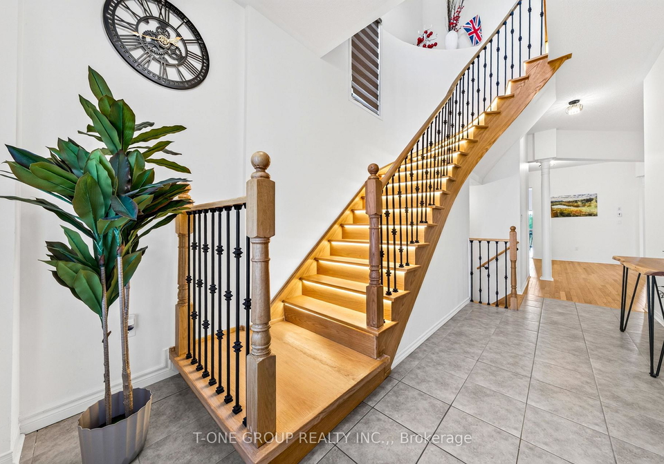 162-hartney-drive-richmond-hill-ontario-n13724288