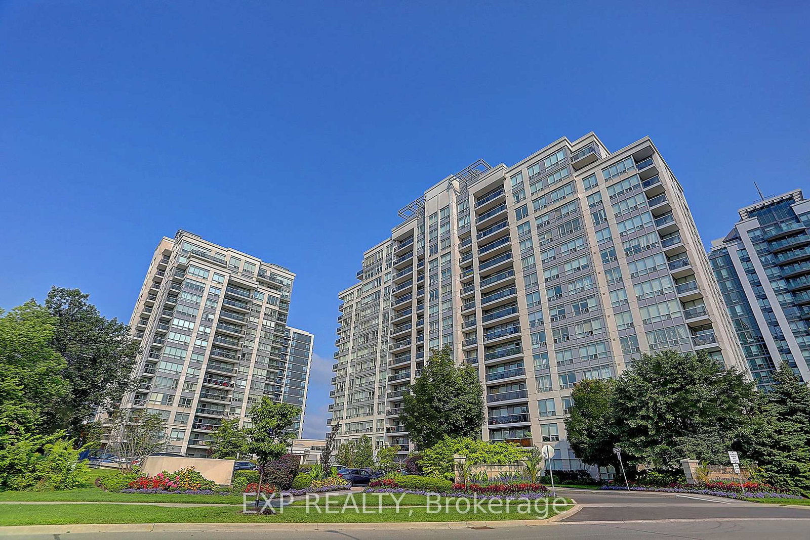 60-disera-drive-vaughan-ontario-n13724798