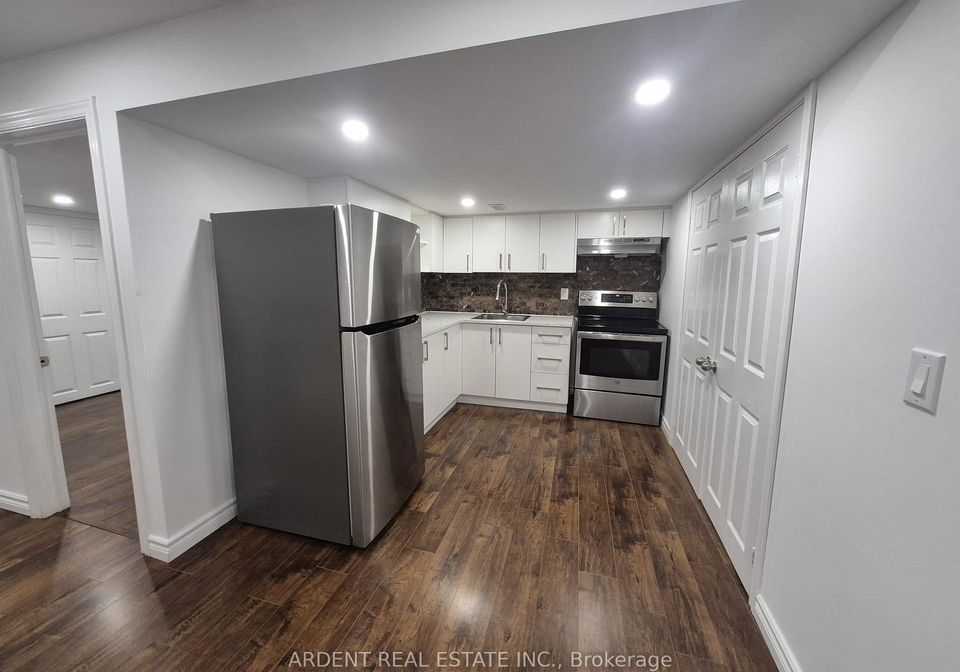 18-kerr-lane-aurora-ontario-n13725684